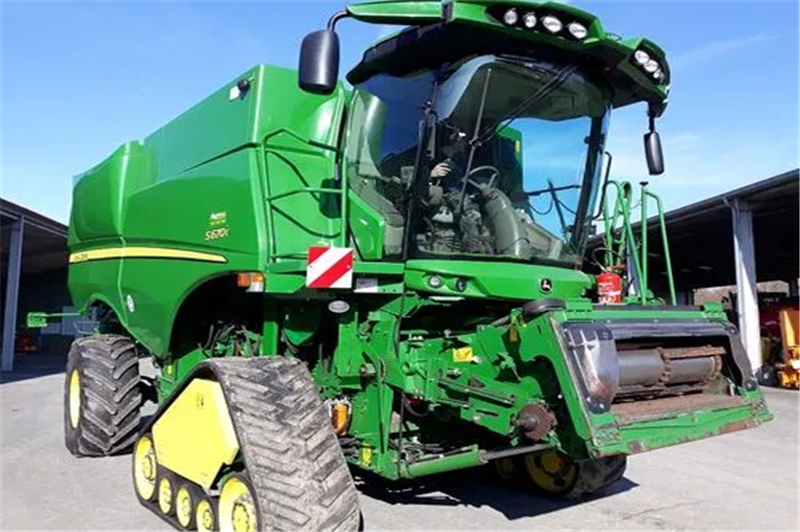 1666693082812487.png 進(jìn)口二手收割機(jī)報(bào)關(guān).png