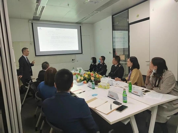 廣州海珠區(qū)科工商信局、海珠海關(guān)領(lǐng)導(dǎo)蒞臨進(jìn)貿(mào)通指導(dǎo)工作